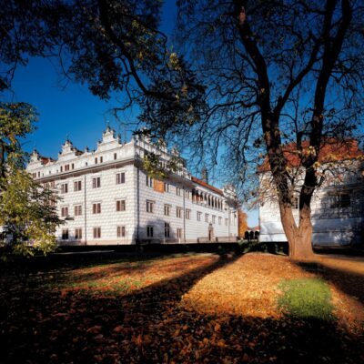 383-zamek-a-zamecky-pivovar-podzim-small