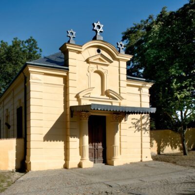 708-obradni-sin-na-zidovskem-hrbitove-small-1
